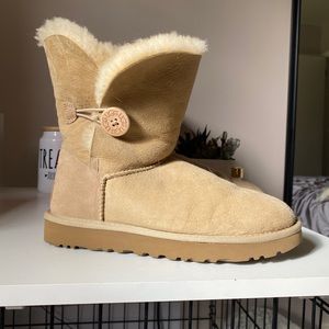 Ugg Bailey Button 2 Boots NWOT